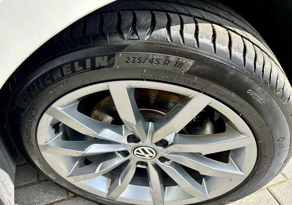 Volkswagen Passat cena 115000 przebieg: 195717, rok produkcji 2019 z Pszczyna małe 562
